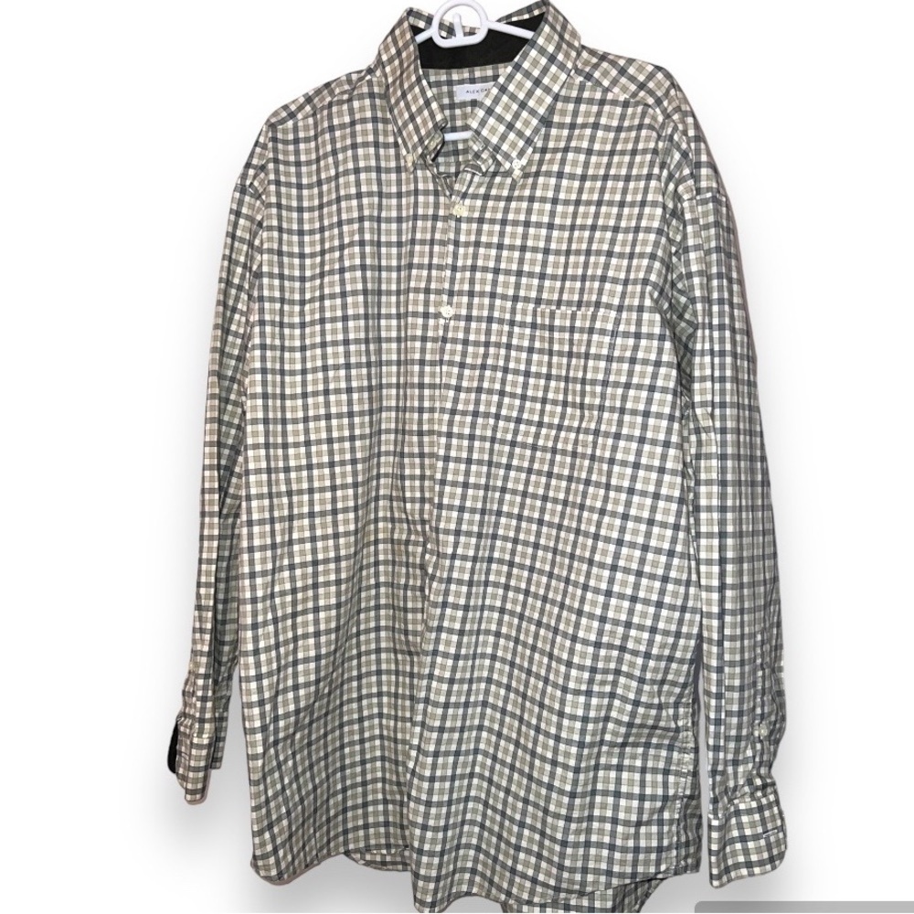 Alex Cannon all cotton XXL button down shirt, collar detail with black pattern.